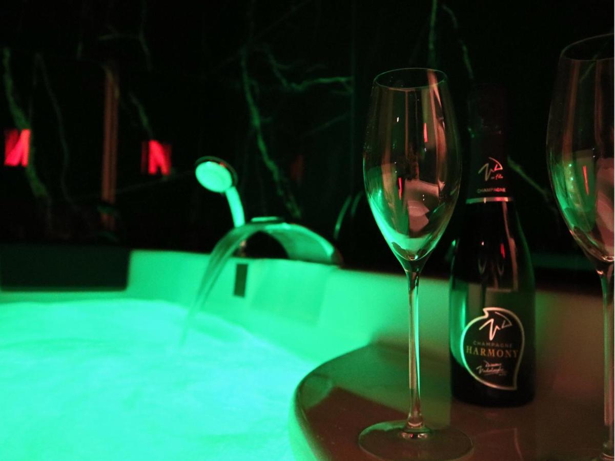 Sejour Detente A Saint-Omer - Jacuzzi Prive, Terrasse, Centre-Ville Et Parking Gratuit Ngoại thất bức ảnh