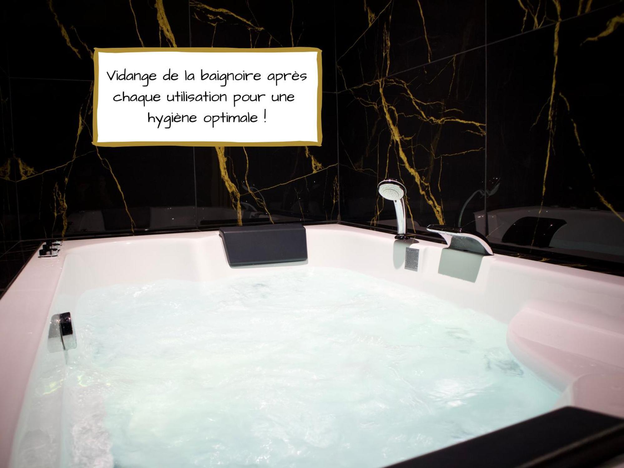 Sejour Detente A Saint-Omer - Jacuzzi Prive, Terrasse, Centre-Ville Et Parking Gratuit Ngoại thất bức ảnh